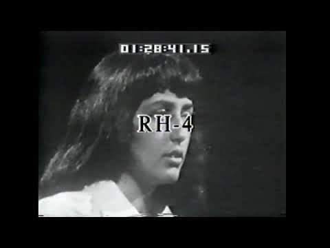 A very young Joan Baez sings 'Plasir D'Amour' (1960)