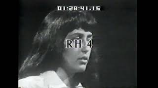 A very young Joan Baez sings &#39;Plasir D&#39;Amour&#39; (1960)