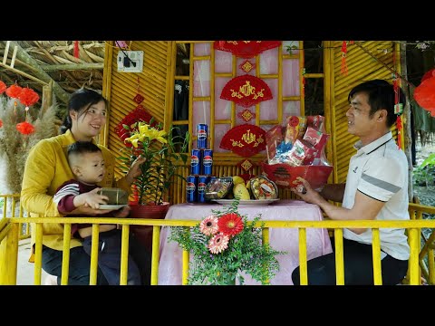 An electrical engineer helps a single mother prepare for a New Year filled with love.