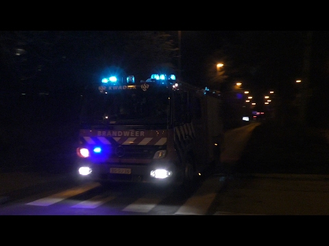 Tankautospuit Kwadijk 11-9032 met Spoed naar de Sternstraat in Purmerend voor een Schoorsteenbrand