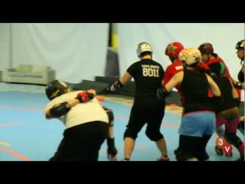 Lauren Learns the Rules of Roller Derby