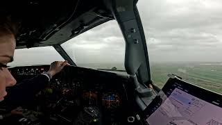 Download lagu Female Pilot Battles Storm - 737 Landing Raw Emotion | Cockpit View mp3