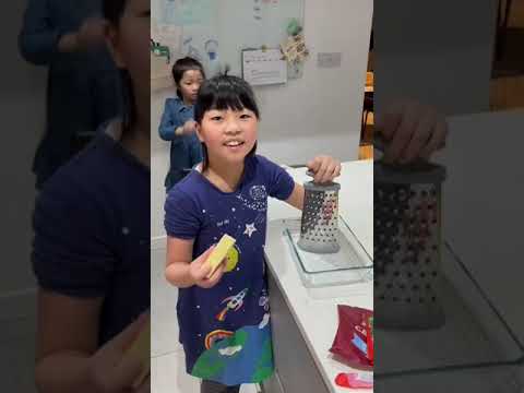 Nozilla cooks- Mac and cheese