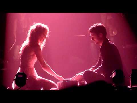 Vanessa Paradis et Albin De La Simone - FOU RIRE - La vague à lames