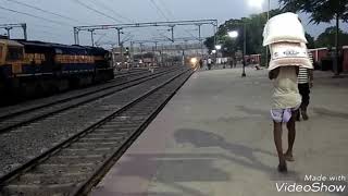 preview picture of video 'FAST AND FURIOUS 12423  NEW DELHI RAJDHANI WITH WAP7'