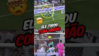 ELE TIROU O GOL COM A MÃO E SALVOU SEU TIME 🤯😱