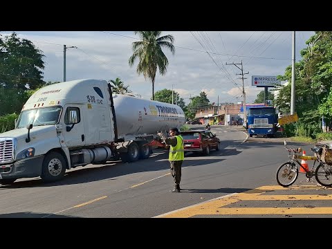 El banderillero del desvío de Opico, La Libertad El Salvador 🇸🇻 