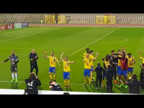 supporters + joueurs chantent ( Bruxelles ma ville je t'aime ) à Union Saint-Gilloise - KV Mechelen