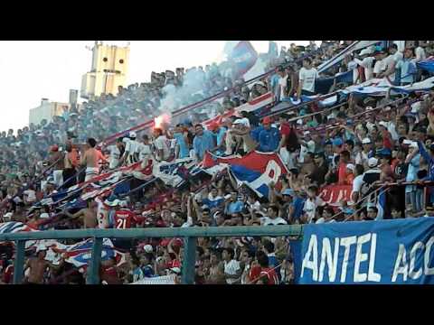 "Explota la Abdon Porte... Desde pendejo yo te vengo a ver" Barra: La Banda del Parque • Club: Nacional