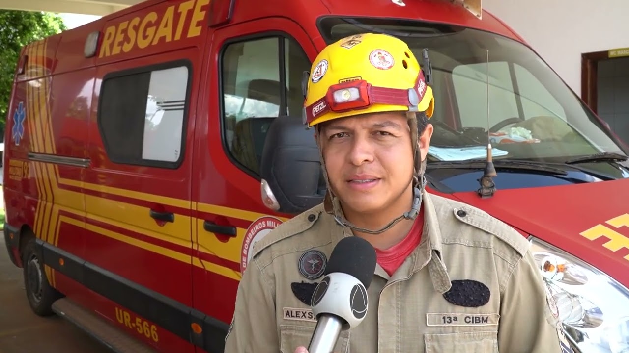 COLISÃO FRONTAL ENTRE VEÍCULOS DEIXA DUAS PESSOAS FERIDAS NO BAIRRO MENINO DEUS