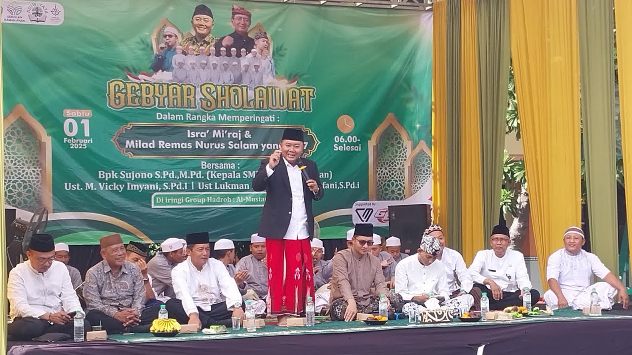 GEBYAR SHOLAWAT dalam memperingati Isra' M'iraj dan Milad Remas Nurus Salam ke-7 bersama Ustad M Vicky Imyani, S.Pd.I, Ustad Lukman Hakim, dan Ustad M Irfani, S.Pd.I diiringi grup hadroh Al-Mustarsyida