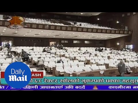 Terrifying moment second Nepal quake begins during parliament - Daily Mail