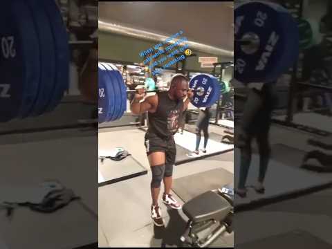 When you receive a call while squatting and you want just stop squatting#lmfao #squat #drole #sports