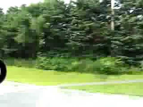 Fred et Marie jump around