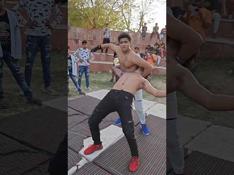 Roman Reigns vs Cody Rhodes 🤯 | WrestleMania 40 | WWE At Public 🤩 #shorts #viralshorts