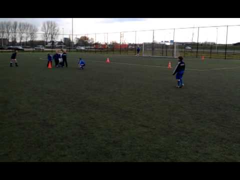 Blauw Wit '34 F7, 2 tegen 1 op training