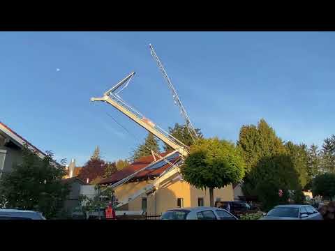 Dachdeckerkran CM 221 im Schnelldurchlauf – mobil und einfach zu rüsten.