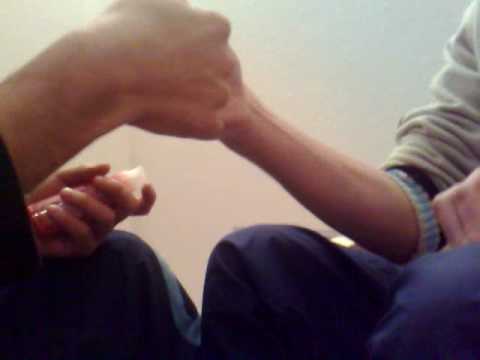 daumen wrestling mit gleitgel