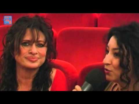 "A teatro con Ilaria" - Travolti da un'insolita famiglia (Intervista di Ilaria Antoniani)