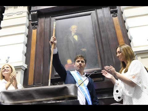 Reviví el momento en que Vidal le traspasa la banda y el bastón de mando a Axel Kicillof