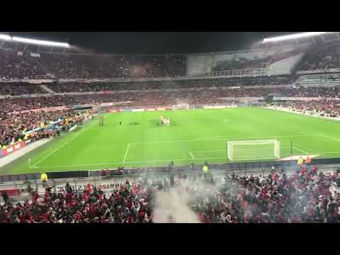 "River vs The Strongest | Recibimiento" Barra: Los Borrachos del Tablón • Club: River Plate • País: Argentina