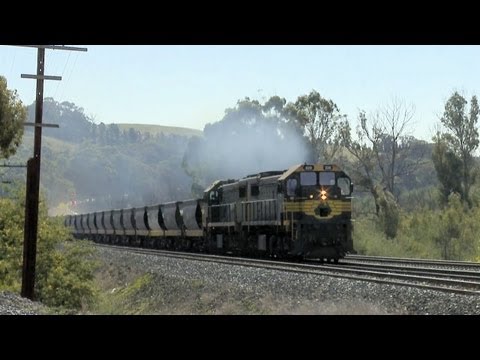 Apex Gravel Train With X Class Diesel Locomotives - PoathTV Australian Railways and Trains