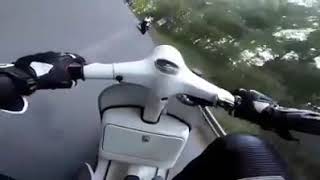 Download lagu Vespa vs Suzuki GSX-R mp3