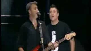 Hombres G & El Canto Del Loco - Estadio Vicente Calderón - 5. ¿Por qué no ser amigos?