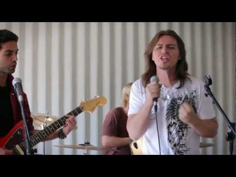 Ham Ghafas by Kasra and Bestoor