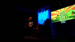 Todd Snider does Stoney and Laughs because the crowd suhhhsuhss each other before he Walks Out