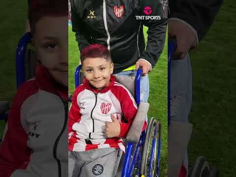 El tremendo gesto de Adrián Martínez, goleador de #Instituto, con un niño 🔴⚪