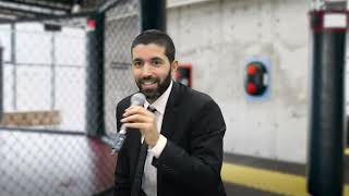 😅 כשהרב שניר ניסה לצאת לריצה... 🏃‍♂️ הטריק שתנצחו איתו כל דבר קשה בחיים - עם כתוביות בעברית (הרב שניר גואטה) - התמונה מוצגת ישירות מתוך אתר האינטרנט יוטיוב. זכויות היוצרים בתמונה שייכות ליוצרה. קישור קרדיט למקור התוכן נמצא בתוך דף הסרטון