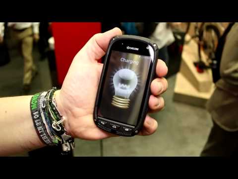 Kyocera Smartphone mit Solarzelle im Display im Hands On auf dem MWC 2015 DEUTSCH