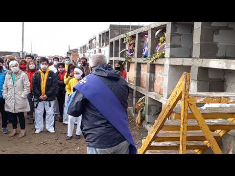 Sentido pesar en el ultimo adios a Fernando "pinino" Tapia