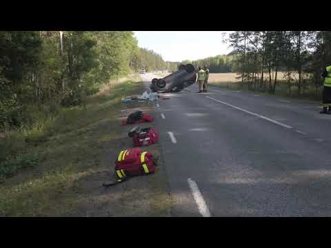 200919 Bil voltade utanför Söderköping