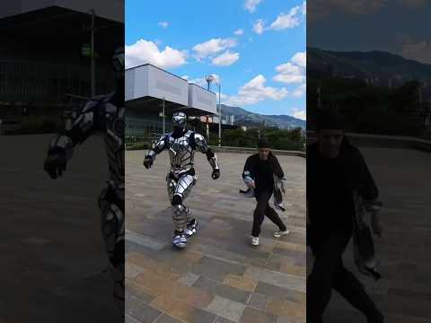 Everyday im shuffling 🤖🕺#robot #dancing #shuffle #robotron