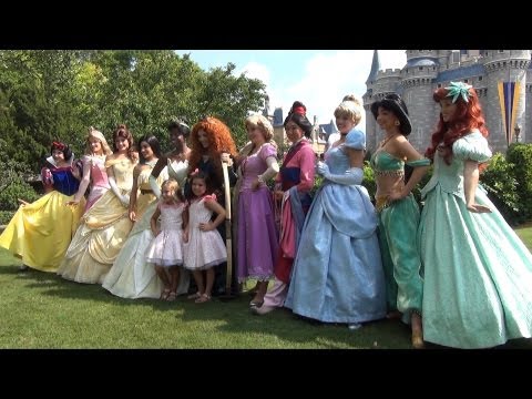 Princess Merida Coronation: 11 Princesses w/ Merida, Repunzel, Ariel, Belle, Cinderella, Jasmine