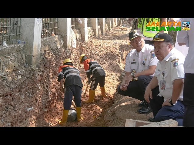 Peninjauan Pembangunan Trotoar di Tebet