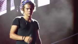 One Direction - Teenage Dirtbag - FRONT ROW - Staples Center, Los Angeles - 8.9.13