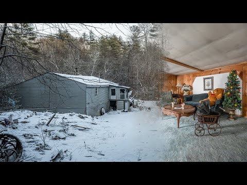 Exploring an ABANDONED Christmas House | Everything Left Behind