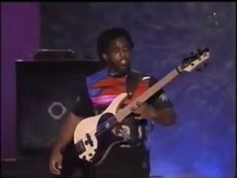 Victor Wooten - Broken String Solo