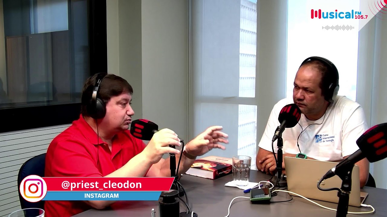 Qual É A Bíblia VERDADEIRA?  Padre Cleodon X Irmão Lucian Benigno.