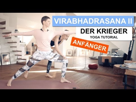 Der Krieger - Virabhadrasana II | Yoga Tutorial | SportScheck