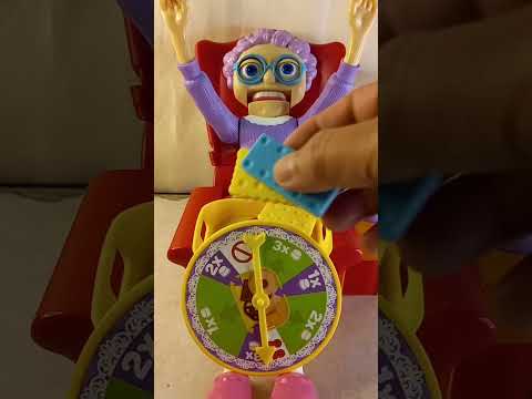 GRANNY HAPPY TO PLAYING BINGO AND WIND A LOT OF BISCUITS#ASMR#shortsvideo