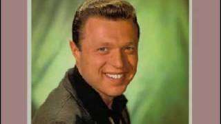 Steve Lawrence sings Come Back Silly Girl