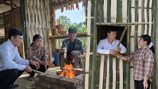 Download lagu The kind man helped build a new kitchen, completing the dilapidated wall of the abandoned house. mp3 Download lagu The kind man helped build a new kitchen, completing the dilapidated wall of the abandoned house. mp3