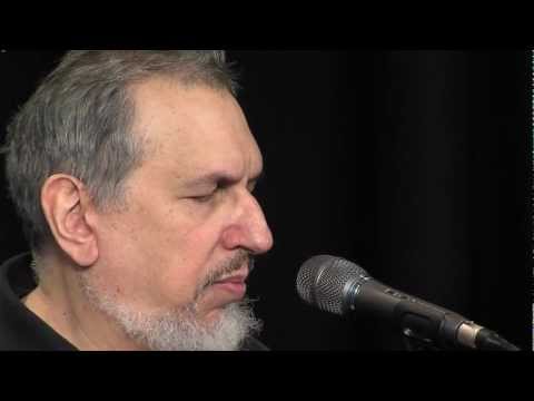 Folk Alley Sessions - David Bromberg performing "900 Miles"