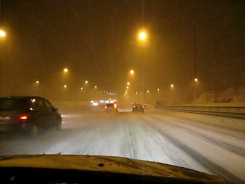 Essingeleden i snöfall