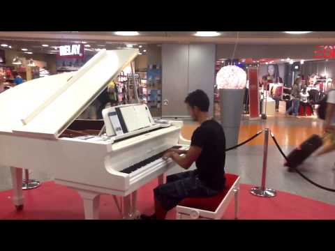 Frankfurt Airport - Bechstein Piano