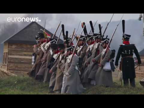 Russia : Thousands recreate Napoleonic battle